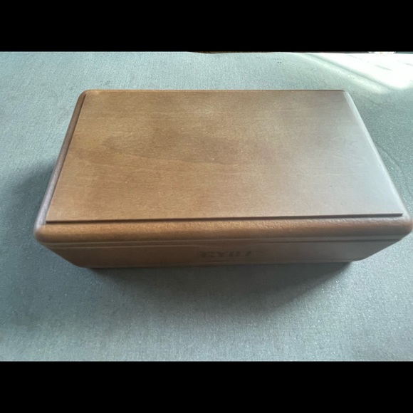 RYOT SOLID TOP Screen Box MEDIUM 4" x 7" WALNUT Wood Stash Box Magnetic Sifter - Picture 3 of 9